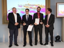 SolarWorld Junior Einstein Award 2016: (v.l.n.r.) Frank Asbeck, Vorstandsvorsitzender SolarWorld AG, die Preistr?ger Dr. Frank Feldmann und Dr. Udo R?mer und der Jury-Vorsitzende Dr. Holger Neuhaus.